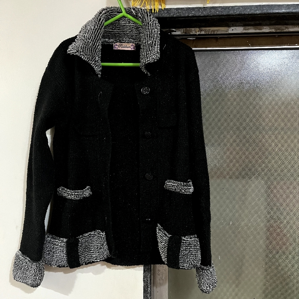 Warm sweater - Picture 1 of 4